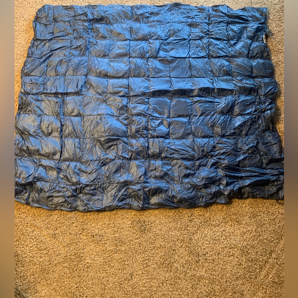 Eddie Bauer Down Throw. 50 X 60. 1 blue. With pack bag.